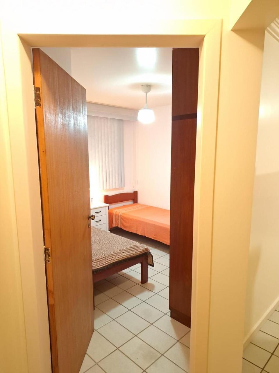 Apartamento Apartamento De Dois Quartos Para 6 Pessoas Em Canasvieiras A Uma Quadra Da Praia Em Area Nobre *