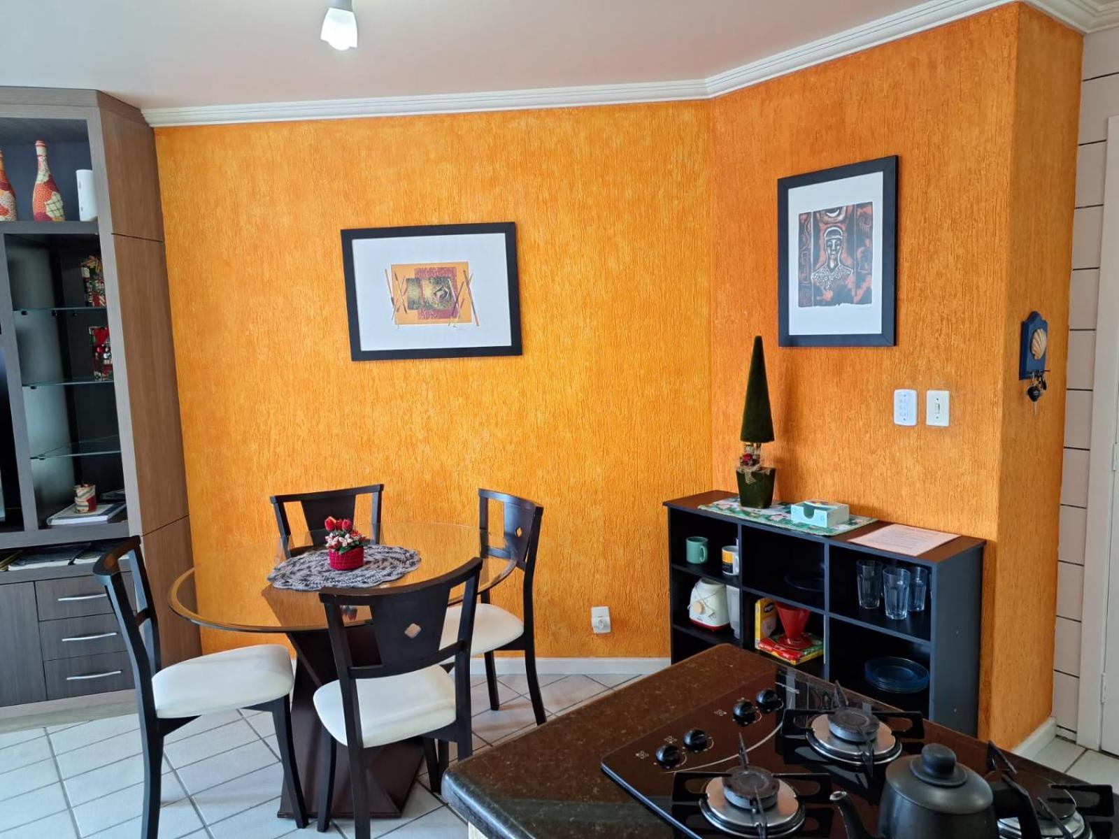 Apartamento De Dois Quartos Para 6 Pessoas Em Canasvieiras A Uma Quadra Da Praia Em Area Nobre Apartamento