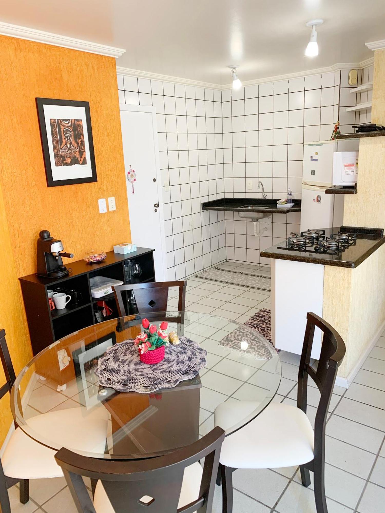 Apartamento De Dois Quartos Para 6 Pessoas Em Canasvieiras A Uma Quadra Da Praia Em Area Nobre Apartamento Florianopolis