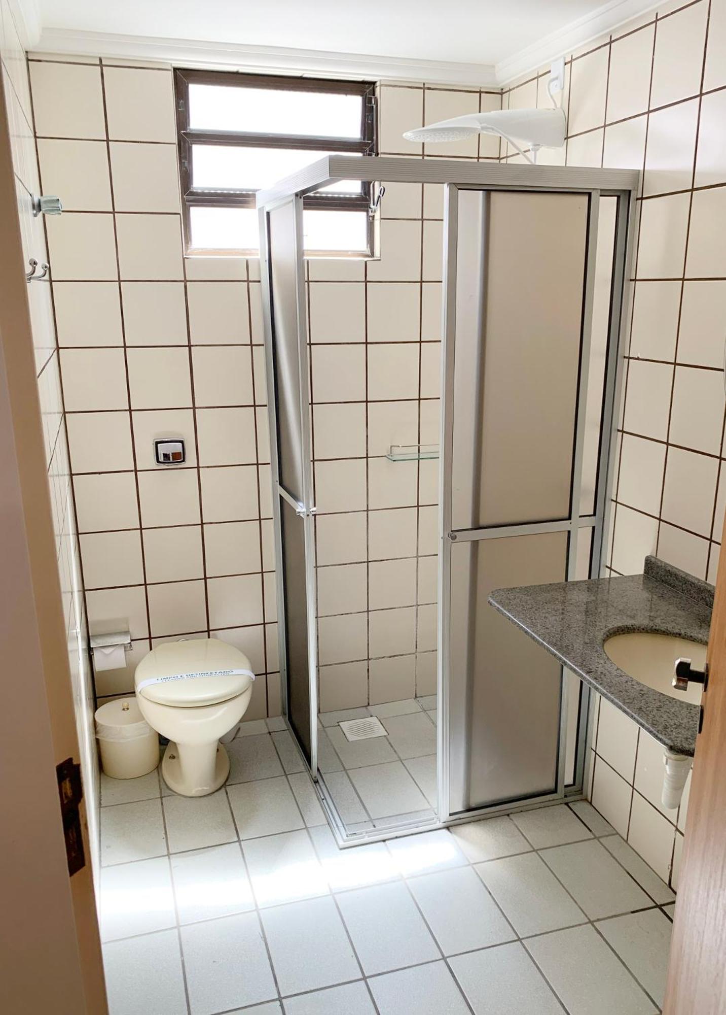 Apartamento De Dois Quartos Para 6 Pessoas Em Canasvieiras A Uma Quadra Da Praia Em Area Nobre *