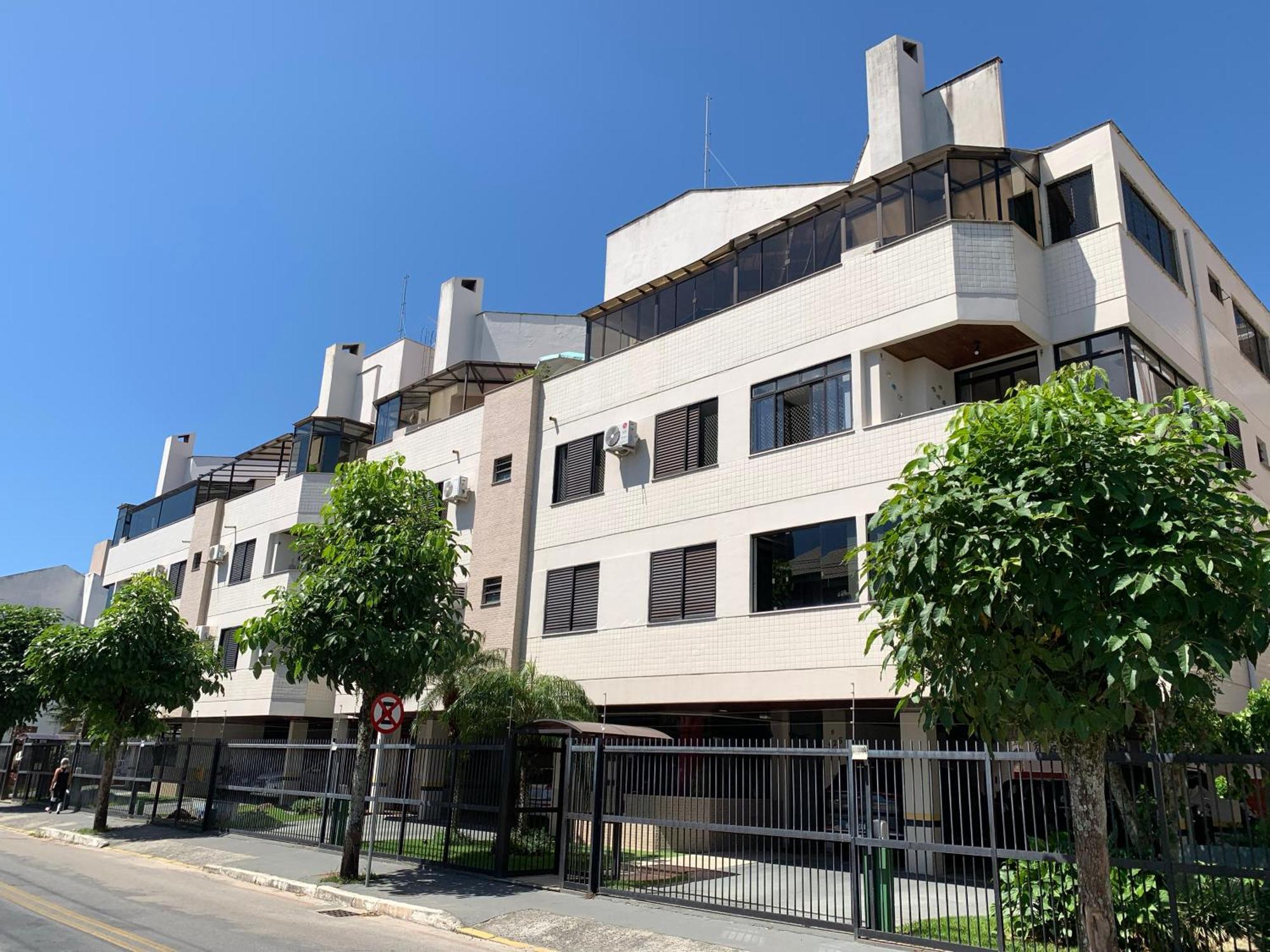 Apartamento De Dois Quartos Para 6 Pessoas Em Canasvieiras A Uma Quadra Da Praia Em Area Nobre *